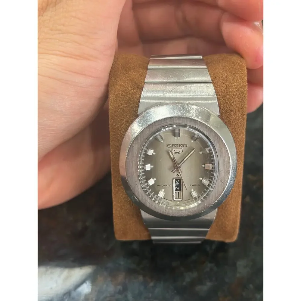 Vintage 70s Seiko 5 Automatic Mechanical Silver Dial Stainless Steel Bracelet